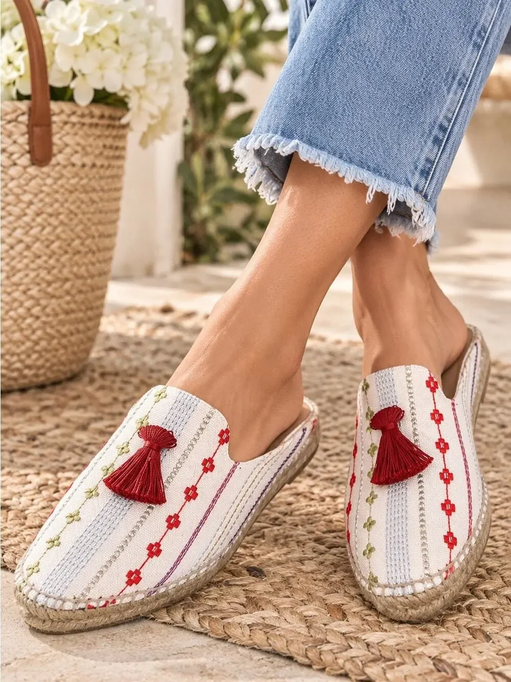 Solana Artisanal Espadrille Mule Slides Tassel Embroidered Made in Spain Size 9